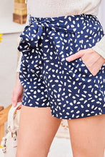 Load image into Gallery viewer, Waist Elastic Band Tie Side Pocket Leopard Shorts