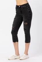 Load image into Gallery viewer, Judy Blue Capri Skinny- Black